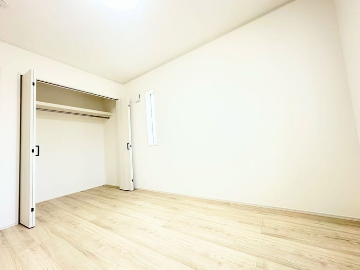 すべての洋室には、たっぷり収納できるクローゼットが設置してあります。