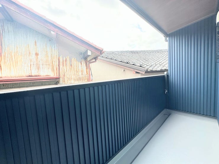 採光に優れたバルコニーです。晴れた日には、洗濯物がよく乾きます。