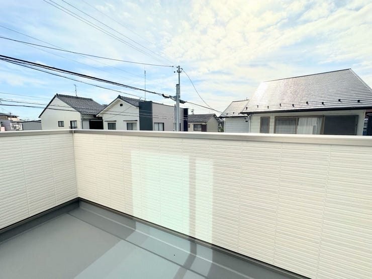 採光に優れたバルコニーです。晴れた日には、洗濯物がよく乾きます。