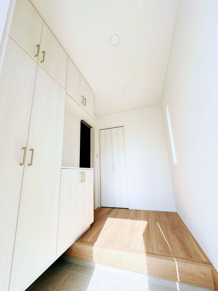 玄関回りをたっぷり収納できる収納スペース。