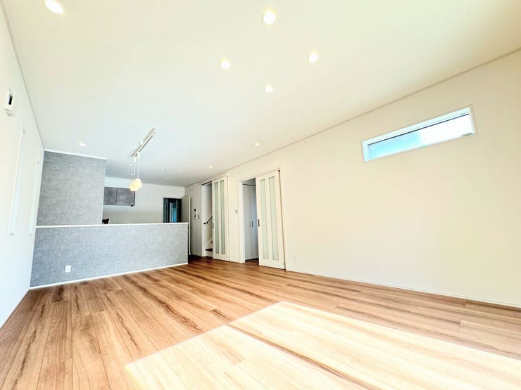 リビングの様子を見ながら家事の出来る対面式システムキッチン。お料理づくりをしっかりサポートいたします。