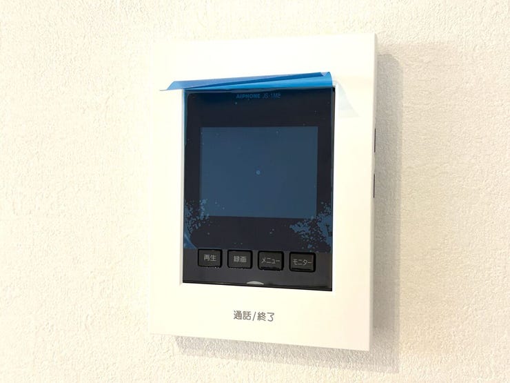 モニター付きインターホン
訪問者の顔が確認できるのでお子様の留守番も安心ですね♪