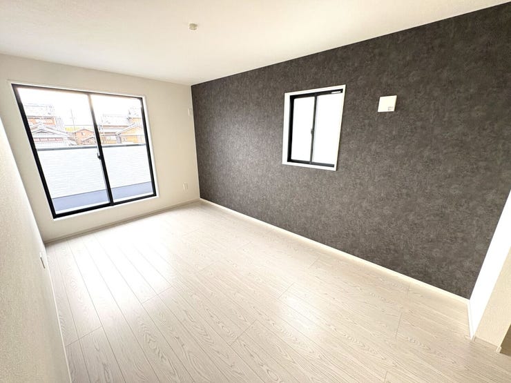 2面採光のお部屋は明るく風通しの良いお部屋です♪