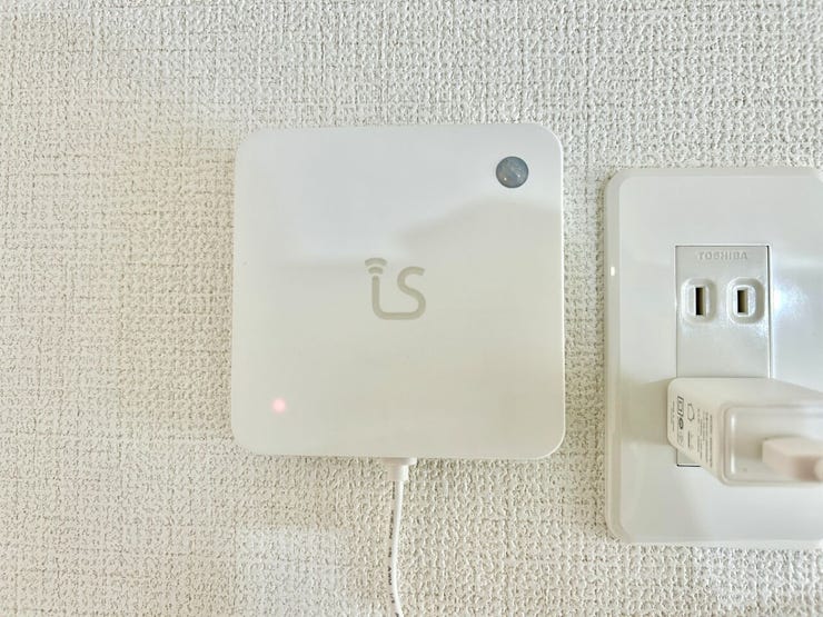 ◇スマートリモコン◇
自宅の赤外線リモコン対応家電(テレビ、エアコン、照明など)をスマートフォンひとつで操作できるようになり便利です。外出先からも遠隔で操作できます。