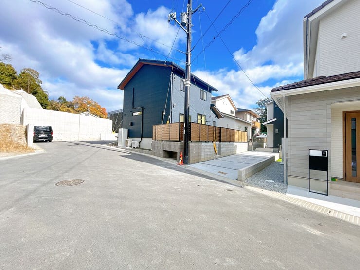 あたたかな陽が差し込み、優しい風が吹き込む陽当り・通風良好な立地です。