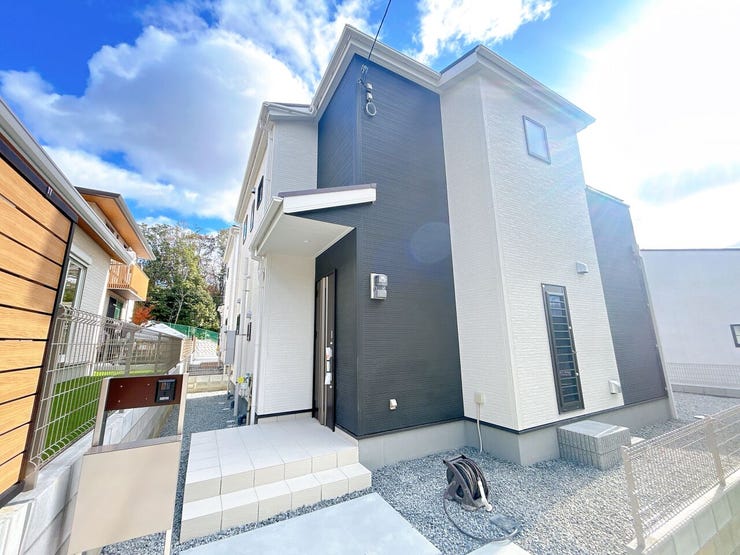 あたたかな陽が差し込む日当り良好の立地です。