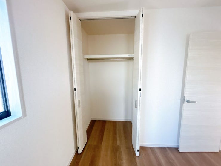 小物から大きな荷物まで収納ができ、お部屋を広く使って頂けます◎