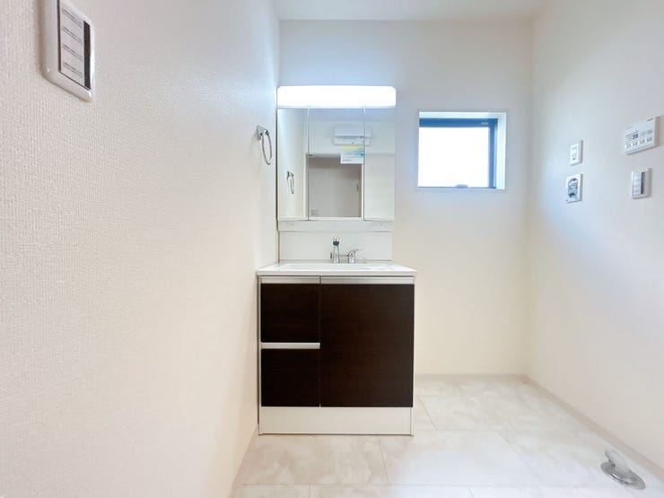 シャンプードレッサー付き洗面台が付いております◎