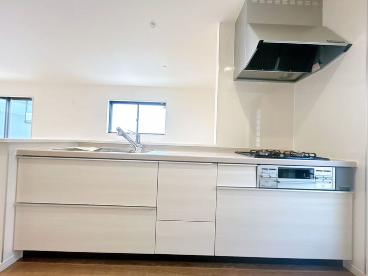 食洗機付きのシステムキッチン。
忙しい毎日に役立ちます◎