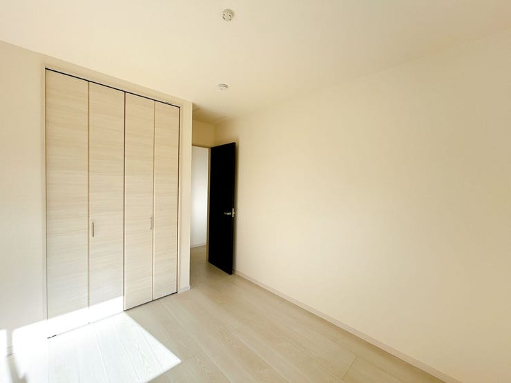 白を基調にした内装でインテリアが引き立ちます◎