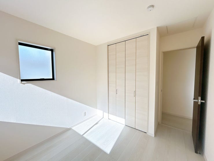 どんな家具にもフィットする床材カラーのお部屋です。