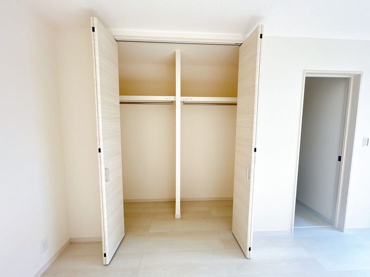 小物から大きな荷物まで収納ができ、お部屋を広く使って頂けます◎