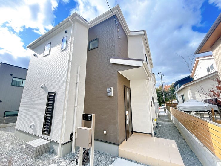 あたたかな陽が差し込む日当り良好の立地です。