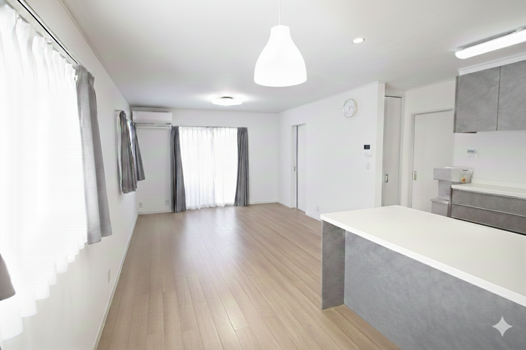 南向きのリビングです。窓もたくさんあるので、暖かな日差しが差し込みます。
(CG加工あり。現況と異なる場合があります)