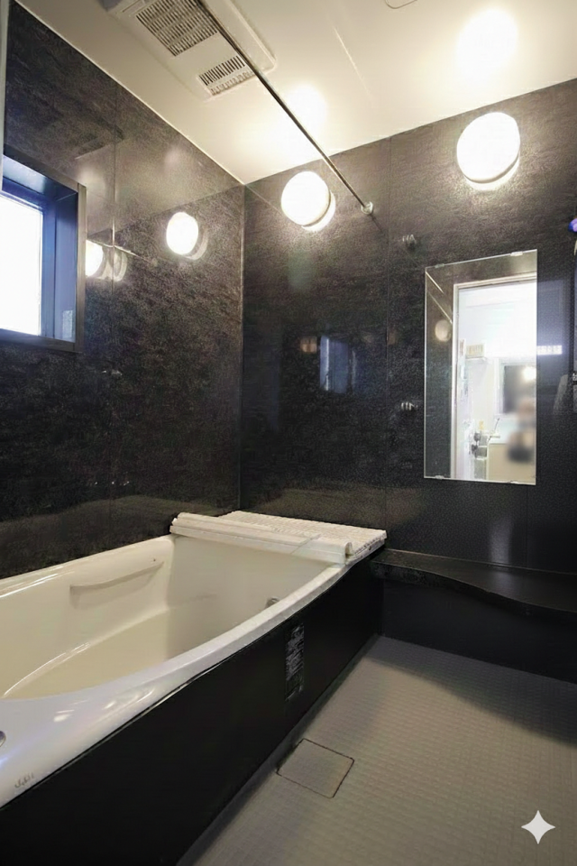 広々とした浴室で、1日の疲れをしっかりと癒すことができますね。窓があるので換気もできます。
(CG加工あり。現況と異なる場合があります)