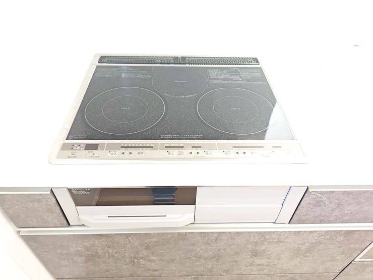 ■IHキッチンはお手入れが簡単で高火力で加熱が早く便利です!(撮影日:2025.11.10)