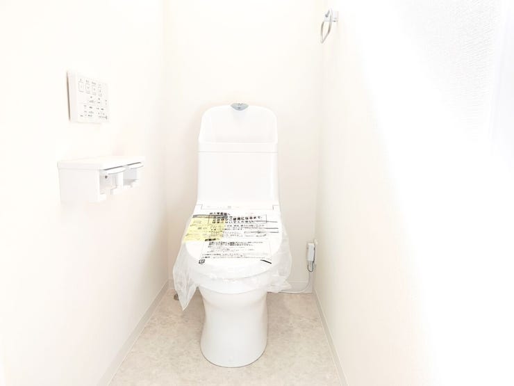 ■白は光を反射しやすく、圧迫感を感じにくいトイレです◎(撮影日:2025.11.10)