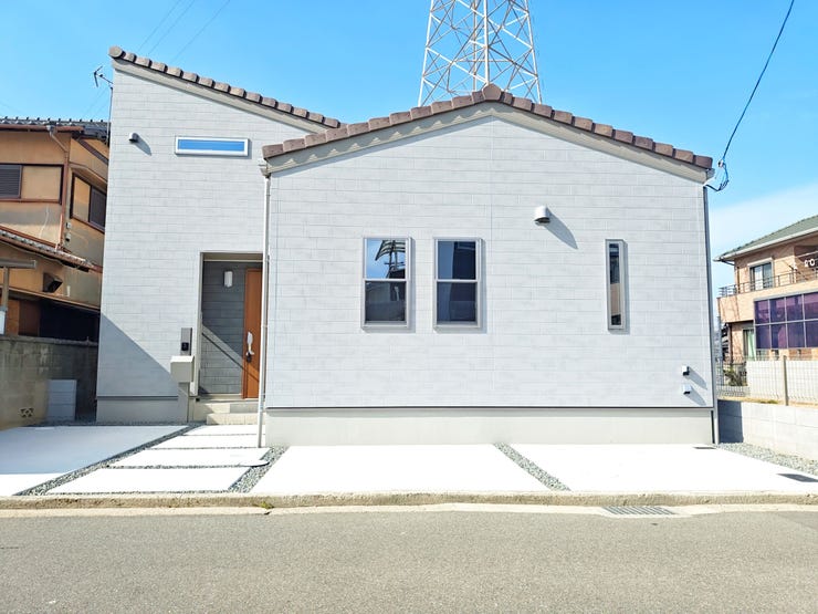 【外観】
■白を基調とした可愛らしいデザイン♪ (撮影日:2025.11.10)