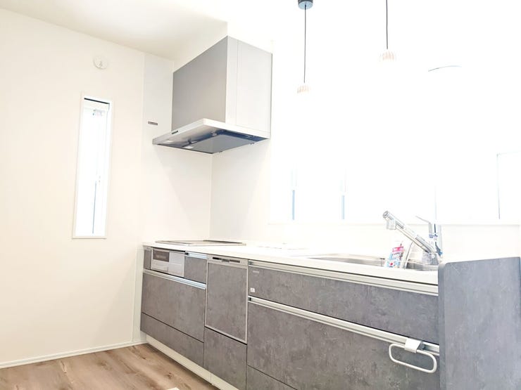 ■お料理をしながらご家族との会話も弾む対面キッチンです♪(撮影日:2025.11.10)