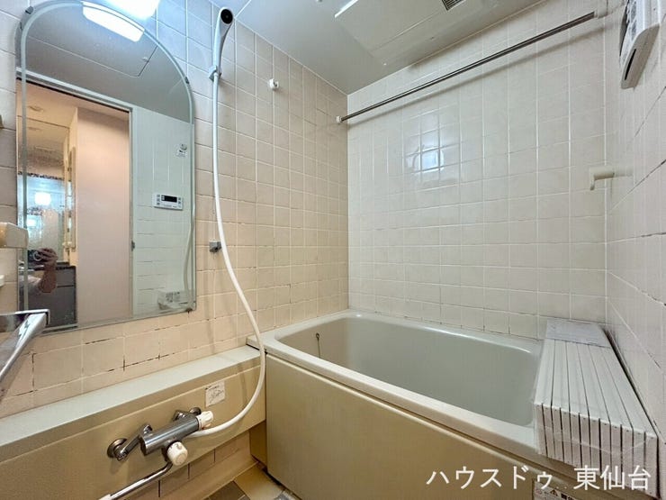 浴室はゆったりとしたバスタブで一日の疲れも癒されますね♪