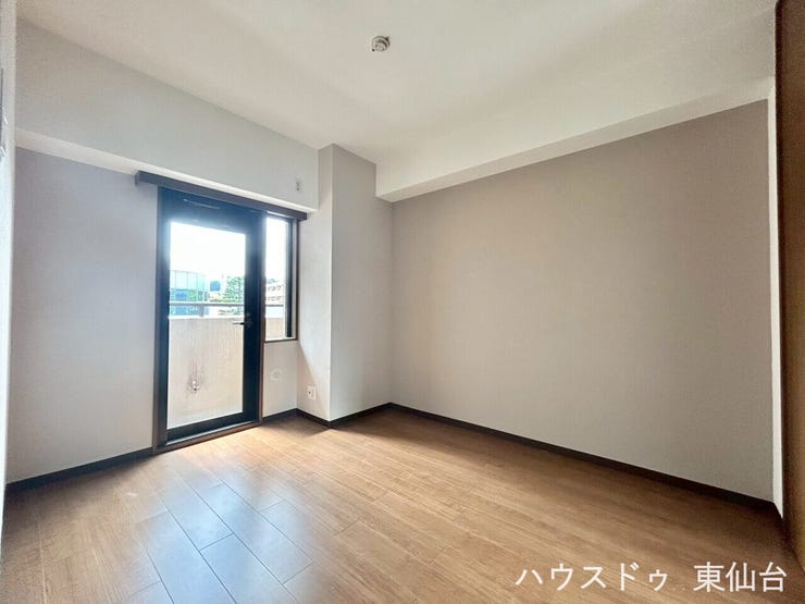 こちらから西向きのバルコニーへ出れます♪