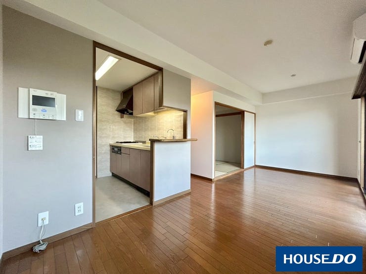 リビングダイニングキッチンは10帖になっております。