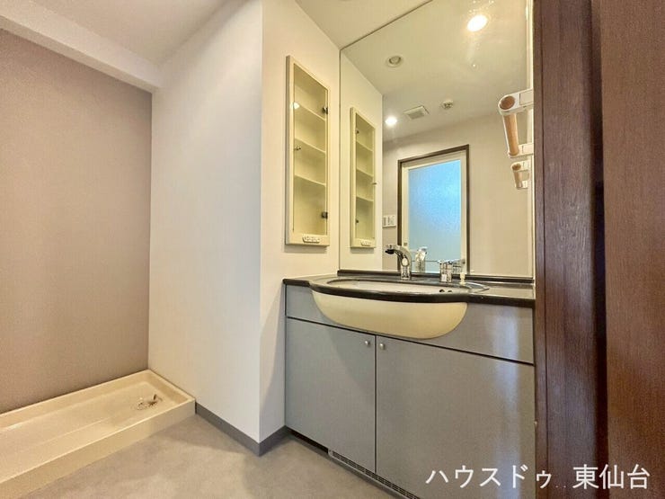 広い洗面台で忙しい朝も込み合いませんね♪