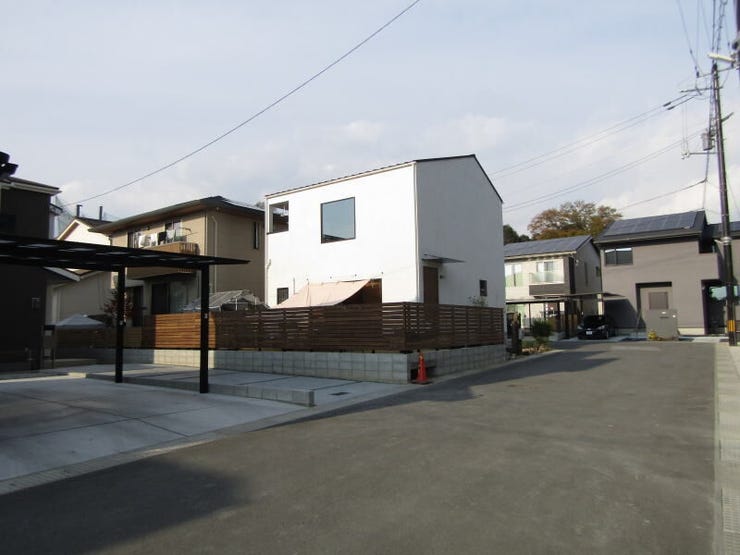 現地(2025年12月)撮影◆前面の道路は約6.3mの幅員があり開放感も十分、毎日の駐車もスムーズに行えます