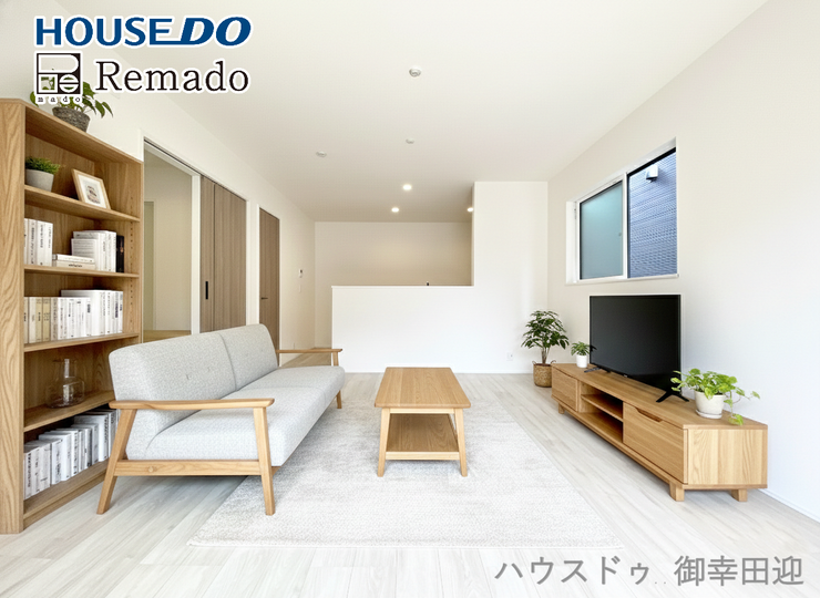 【リビング】
■□■リビング■□■
白を基調とした清潔感のあるデザインのリビング♪お部屋が明るくなりますね☆様々なテイストのインテリアにも合わせやすいです(^^♪