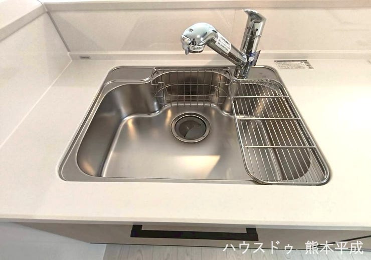 耐久性がよく、お手入れしやすいステンレスのシンクです