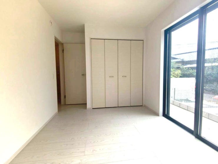 お掃除のしやすいフローリングの部屋です