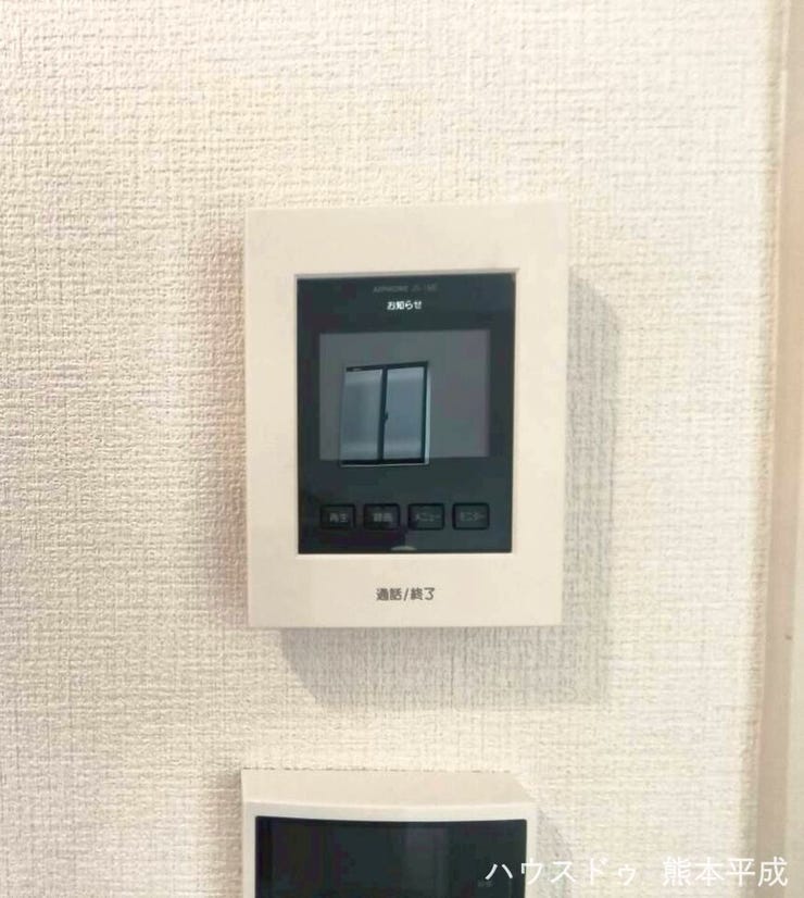 訪問者の顔が見える、防犯性の高いTVモニタ付きインターホンです
