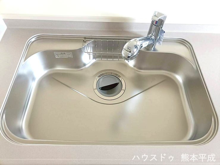 耐久性がよく、お手入れがしやすいステンレスのシンクです