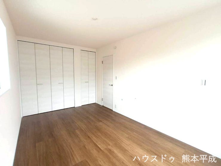 お掃除のしやすいフローリングの部屋です