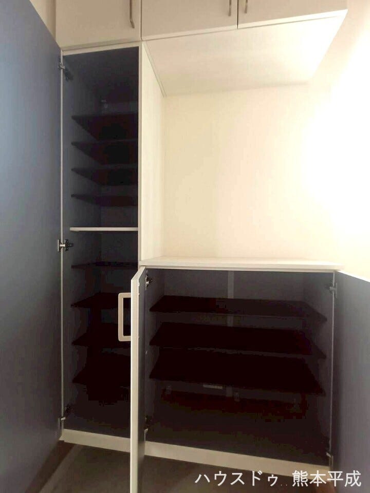 シューズボックス付きで沢山の靴を収納できます