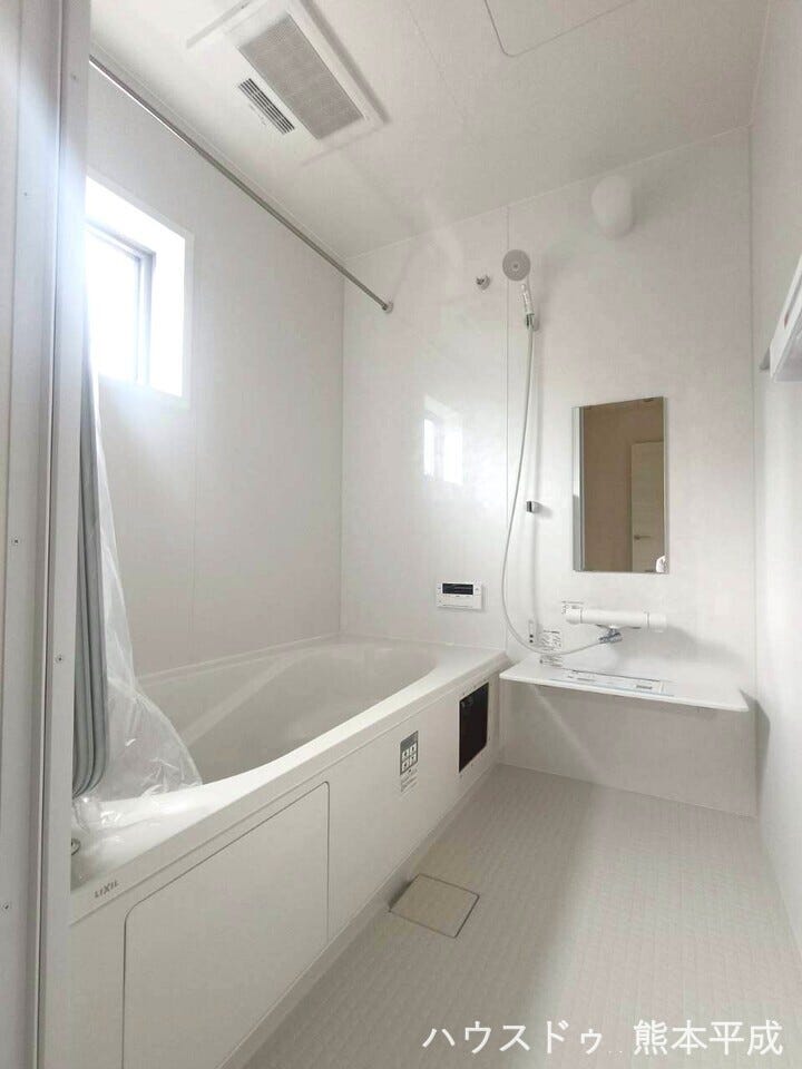 疲れた体でもゆったりくつろげる広々とした浴室です