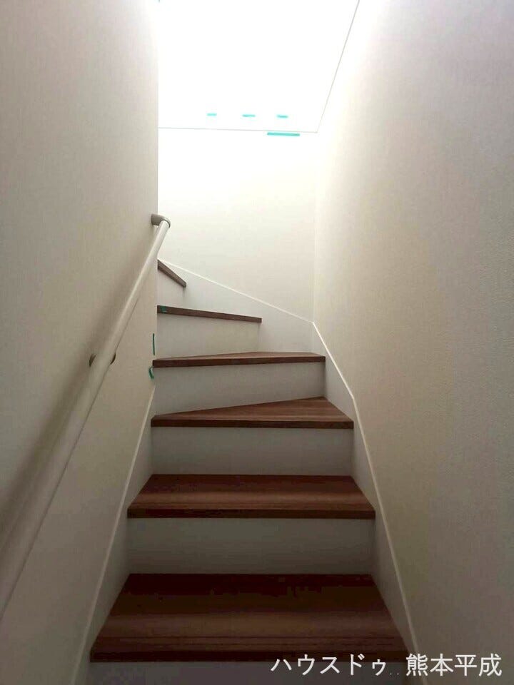 おしゃれな曲線階段です