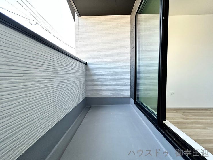 ■□■空の下の開放的な特等席■□■日光浴や読書、外の空気を感じながらリフレッシュ。暮らしを豊かにする、もう一つの心地よい空間です。