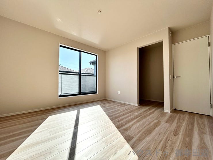 ■□■用途が広がる、自由な居室■□■寝室、書斎、趣味の部屋。家族の成長やライフスタイルに合わせ、様々な使い方ができる快適な7.5帖洋室です。