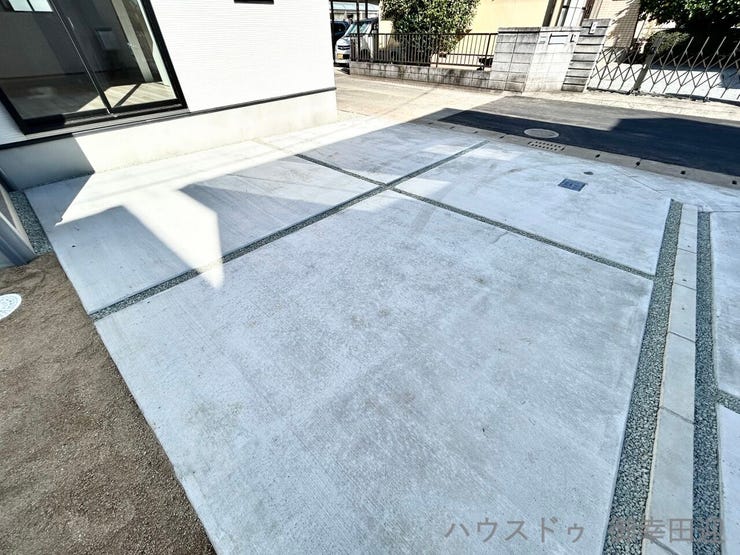 ■□■車と趣味の幅が広がる場所■□■単なる駐車スペースではない、洗車やタイヤ交換、DIYにも使える多目的な屋外スペースです。