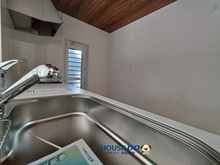 大きなピカピカのシンクでお野菜を洗ったりつけ置き洗いができます♪