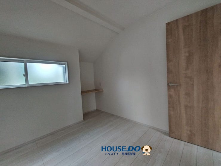 白とウッディブラウンの色彩がシンプルでナチュラルなお部屋を演出してくれます♪