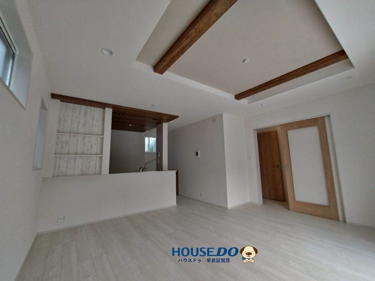 リビングに飾り棚があるのでインテリアを飾ってもGood♪