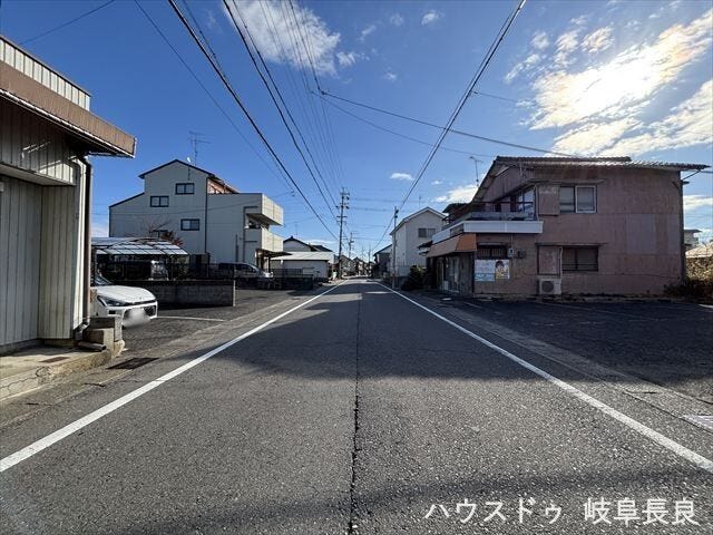 ≪北側東向き≫道路とは反対側にリビングを作りやすく、道路からの視線を気にせずプライバシーが保てます。