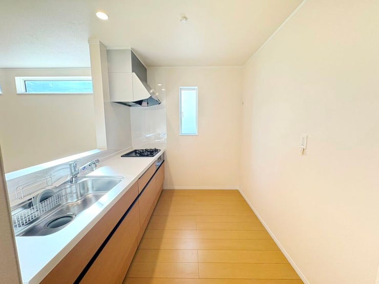 ◎キッチン:A号棟(11/3撮影)
スライド収納タイプのシステムキッチンは、毎日使いやすく奥様にもうれしいキッチンに。