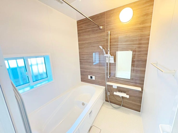 ◎浴室:A号棟(11/3撮影)
お子様と一緒にバスタイムを楽しめる1坪タイプの広々浴室!
日々の疲れをリセットしてくれそうな浴室で明日からもがんばれそうです!