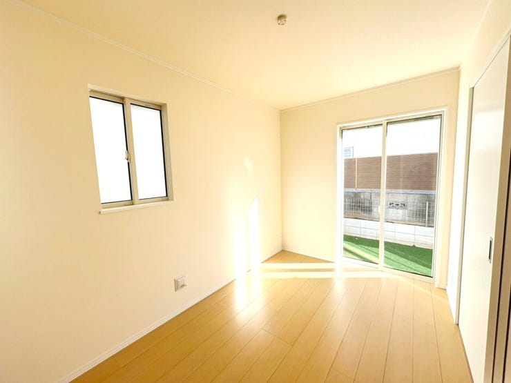 ◎1階洋室:A号棟(11/3撮影)
LDKの隣には5帖の洋室を設けました。
お子様のお昼寝場所にもいいですね♪