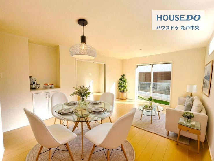 ◎リビング:A号棟(11/3撮影)
縦長のリビングは、ダイニングテーブルやソファなど、家具の配置もしやすく!