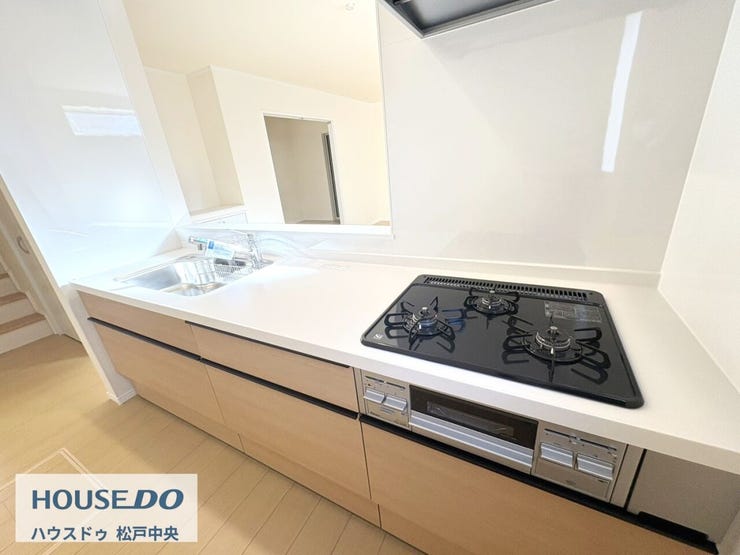 ◎キッチン:A号棟(11/1撮影)
対面キッチンなので、お子様の目を離すことなくお料理の準備や片づけができ安心です♪