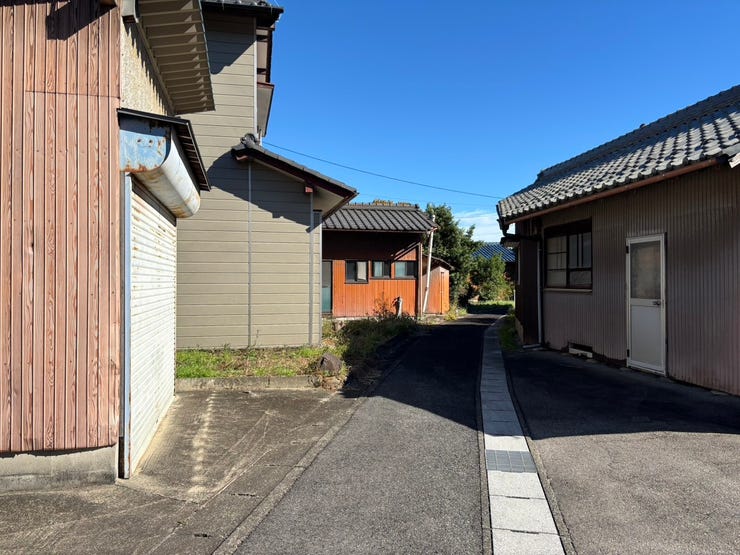 ■南西側前面道路 約2.2m 間口16.3m
■室内リフォームも合わせてお見積もり可能です♪